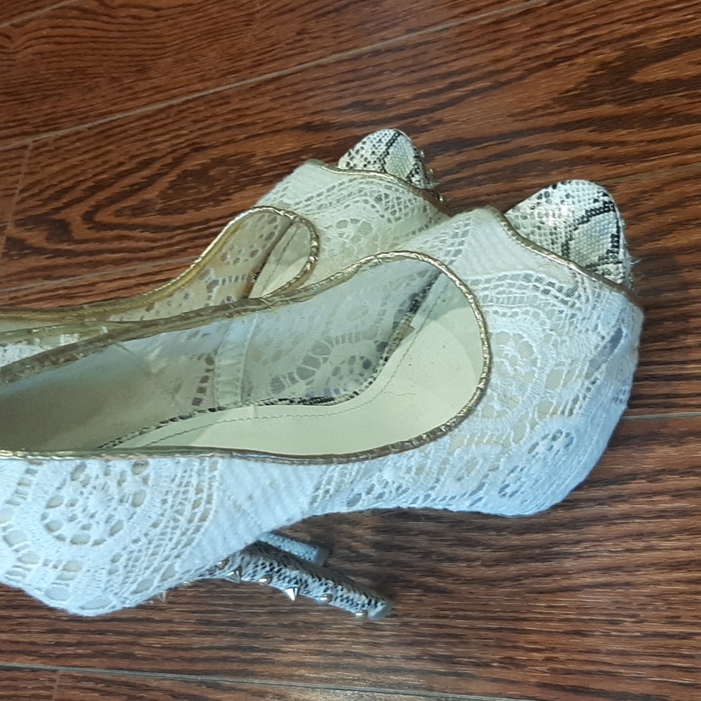 HEELZ